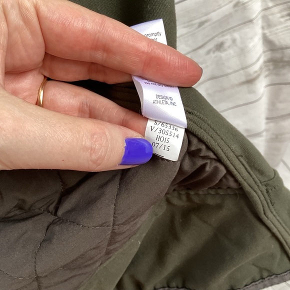 Athleta Upside Vest Quilted Hiking Running Vest Yosemite Green M - Picture 12 of 12